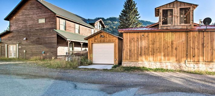 Red River Summer Cabin w/ Fire Pit & Mtn Views Отели в г. Ред Ривер