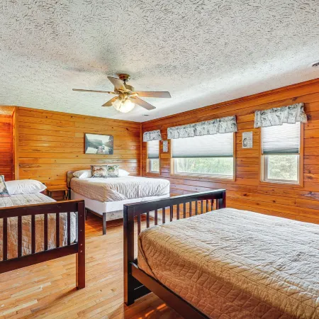 Boat Dock: Pet-Friendly Douglas Lake Getaway!