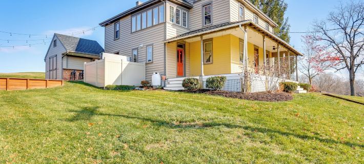 3 Mi to Dtwn: Charming Farmhouse in Mount Joy! Hotels in Lancaster County
