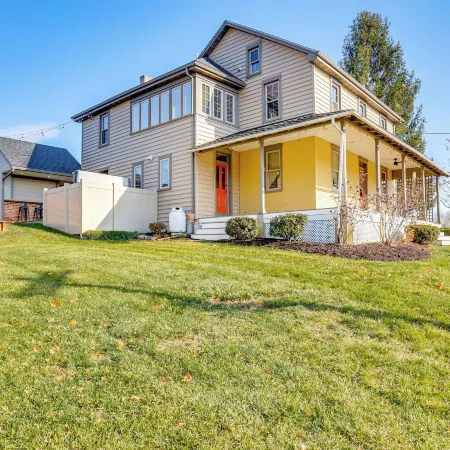 3 Mi to Dtwn: Charming Farmhouse in Mount Joy!