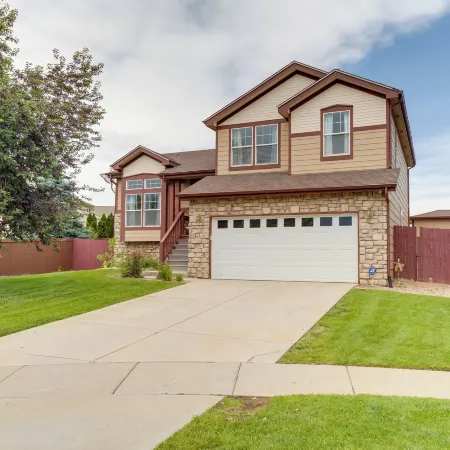 Spacious Aurora Home: 20 Mi to Downtown Denver!