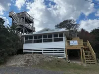 Surf Side Bungalow- Ocean front with 3 story deck - con encanto