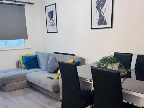 Oakley Retreat in Grays