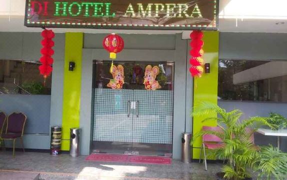 Hotel Ampera Purwodadi - Housity
