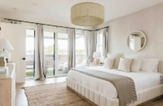 メディタレーニアン モダン ステップス トゥ ビーチ ダイニング ウィズ スパ