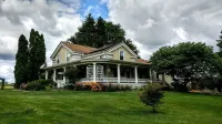 It's Here! A Restful Experience...Flx Wine Trails Garden Studio + Deck +  BBQ