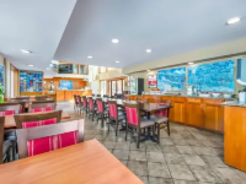 Econo Lodge Inn & Suites - North Vancouver Hotels in North Vancouver