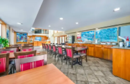 Econo Lodge Inn & Suites - North Vancouver