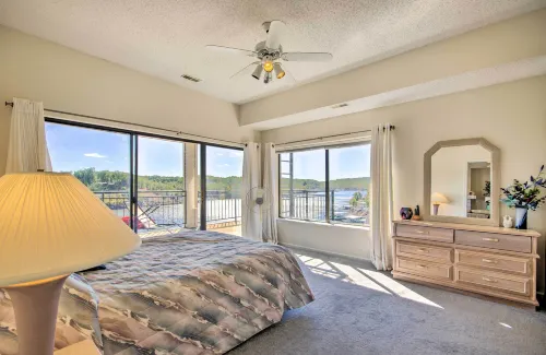 Waterfront Condo w/ Resort Perks in Lake Ozark! -  Habitaciones en casas particulares