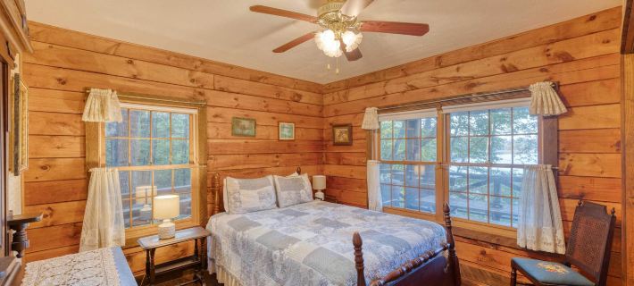 Lakefront Blairsville Cabin w/ Deck + Dock! Hotels in Union County