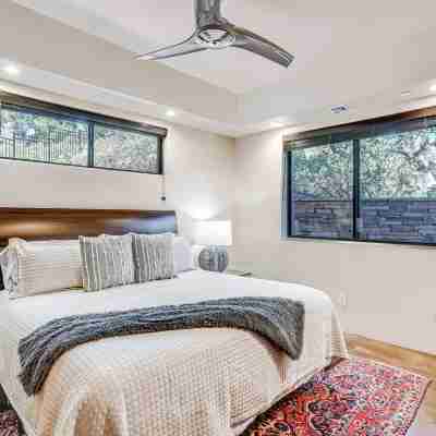 Mountain-View Patio: Sedona Suite Near Trails Rooms