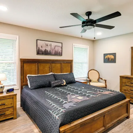 Creekside Cabin in Franklin ~ 8 Mi to Downtown!