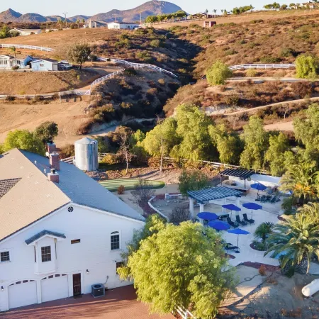 Expansive Wine Country Estate Pool Hot Tub Sleeps 20 Quiet Retreat