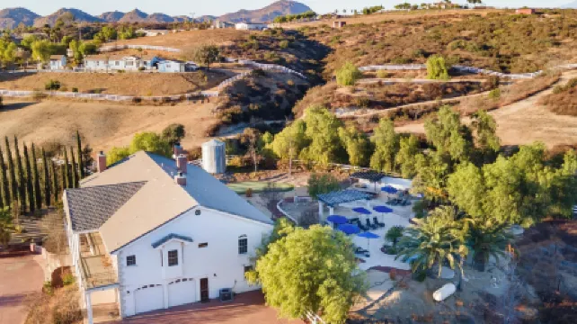 Expansive Wine Country Estate Pool Hot Tub Sleeps 20 Quiet Retreat