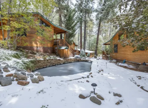 Whirlpool and Cozy Fireplace - Charming Riverbank Sanctuary