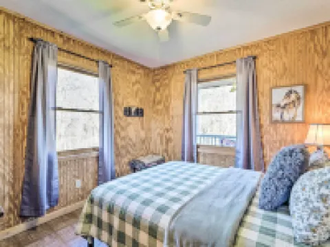 Cabin w/ Fire Pit: 7 Mi to Downtown Morganton! Hotels in Morganton