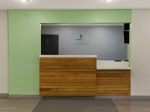 伍德斯普林套房東蘭辛 - 大學區 蘭辛酒店