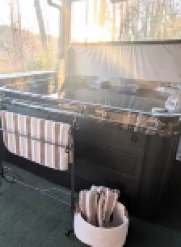 6BDRM Cabin only 10 mins to Alpine Helen/ Hot Tub/ Firepit/ Game Room/ Satellite