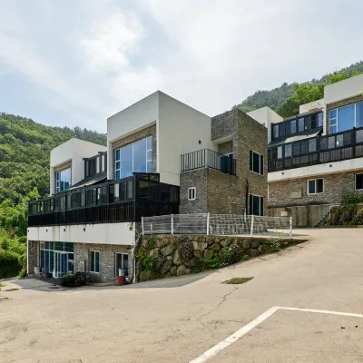 Geojedo Hillstory Kids Pool Villa โรงแรมใกล้สะพานเชื่อมปูซาน-เกาะเจ