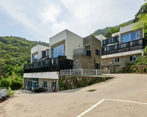 Geojedo Hillstory Kids Pool Villa Hotels near Maengjongjuk Theme Park