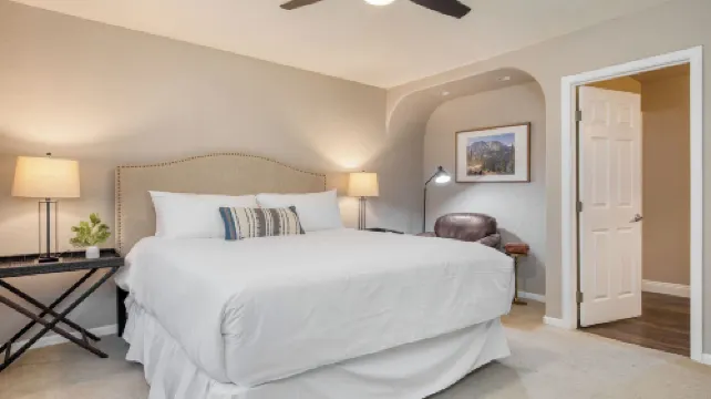 2 Decks Views Firepit Cozy Modern Relaxing Home Blue Spruce by AvantStay