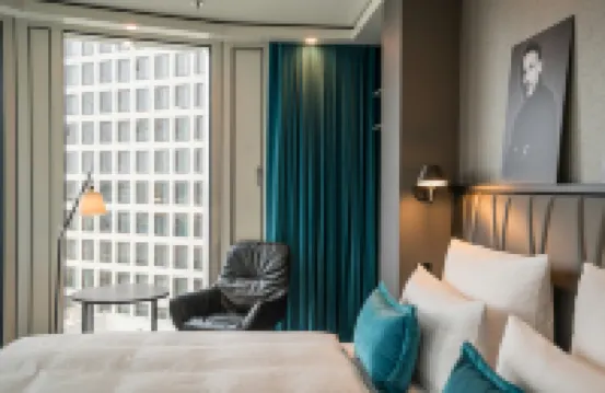 Motel One Berlin-Upper West Hôtels à proximité de : Centre commercial Bikini Berlin