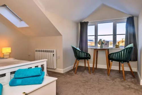 Countryside Retreat With Stunning Views, No Deposit