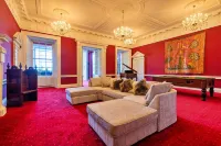 Finest Retreats is Delighted to Offer a Spacious and Character-filled Apartment - 4-Sterne