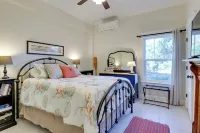 Harbor Oaks Haven Walk to Front Beach and Downtown! - Apartments