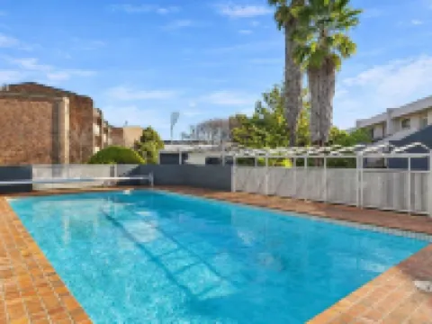 Spacious Bright Apartment With Courtyard and BBQ Hotels in Griffith