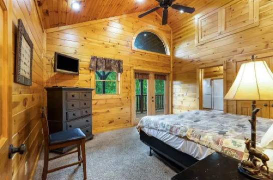 Dogwood Grand Cabin Hot tub and Games