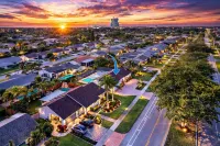 Private Pool Oasis • Sleeps 10 • Near Fll