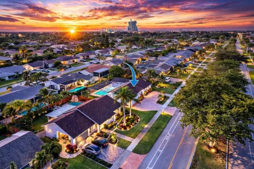 Private Pool Oasis • Sleeps 10 • Near Fll