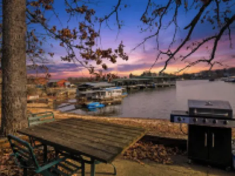 Charming & Cozy Waterfront Cabin at 21mm Near Shorty Pants