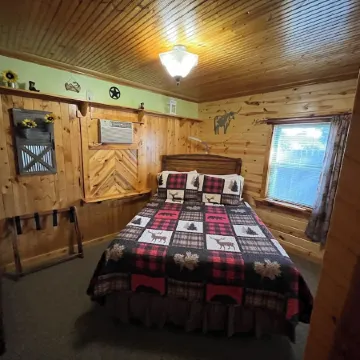 Mountain Peaks Inn, ELKHORN MOUNTAIN SUITE, Downtown Hill City