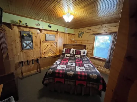 Mountain Peaks Inn, ELKHORN MOUNTAIN SUITE, Downtown Hill City