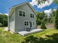 Charming 3BR w Balconies Walk to Flat Rock Playhouse Hotéis em Flat Rock