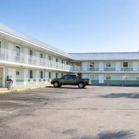 Destin Inn & Suites
