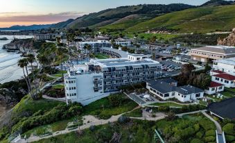 Tides Oceanview Inn and Cottages