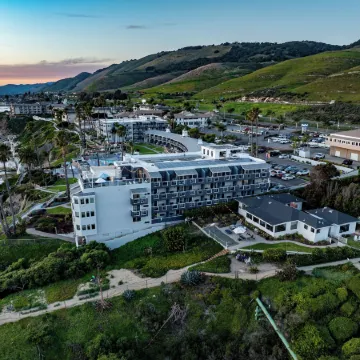 Tides Oceanview Inn and Cottages