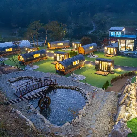 Pocheon Glamforest Glamping Отели рядом с достопримечательностью «Библиотека «Кальмаль»»