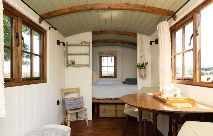 Harbour Ranch Hut - Rustic Countryside Escape