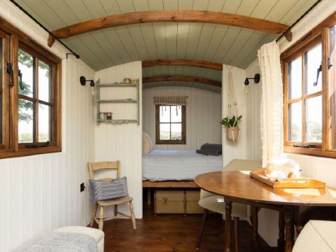 Harbour Ranch Hut - Rustic Countryside Escape