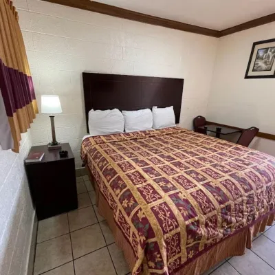 RED DOOR MOTEL Hoteles cerca de Complejo Fair Park