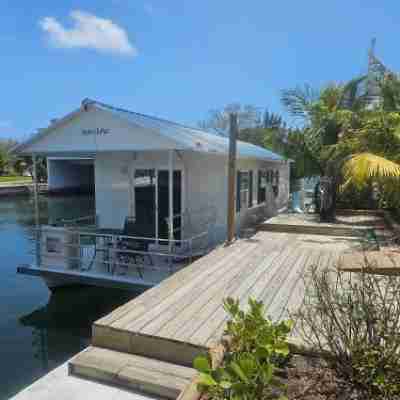 Aqua Lodges at 47th Street Hotel Exterior