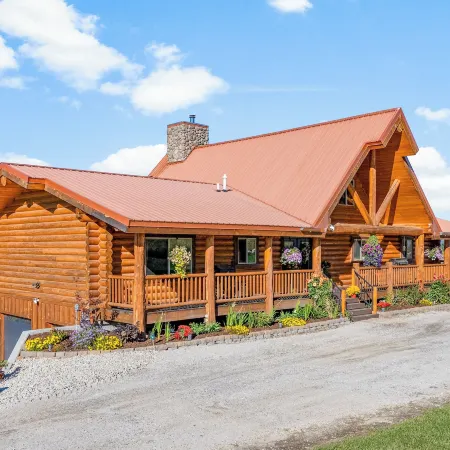 Group Retreat in the Bitterroot Valley w/ Hot Tub