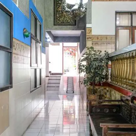 RedDoorz Near Jawa Timur Park 1