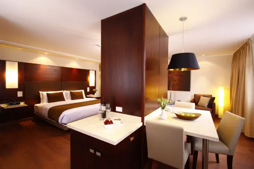 Hotel Reina Isabel - parking