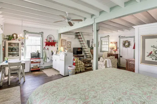 Walk to Wineries: Charming Retreat in Augusta! - 4 stjerner