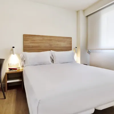 Sercotel Logroño Suites Hotels near Estación de Renfe de Logroño